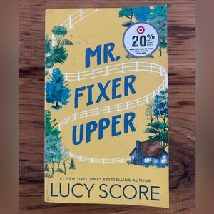 🌸3/$10🌸Mr. Fixer Upper by Lucy Score - Romance Novel